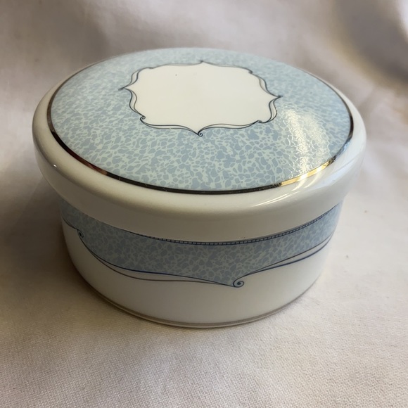 WEDGWOOD Venice Bone China trinket dish canister - Picture 3 of 5